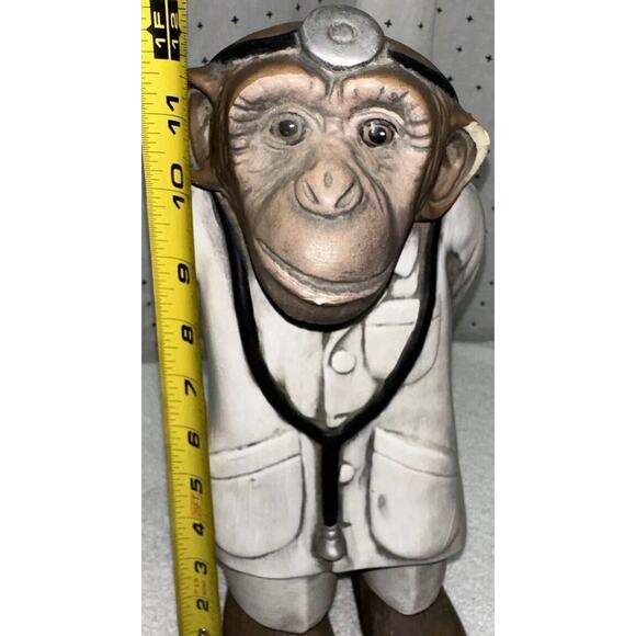 Dr Chimp Monkey Lab Coat Doctor Chalkware Figurine 1975 V&M Ceramics Damage Ear - Picture 2 of 7